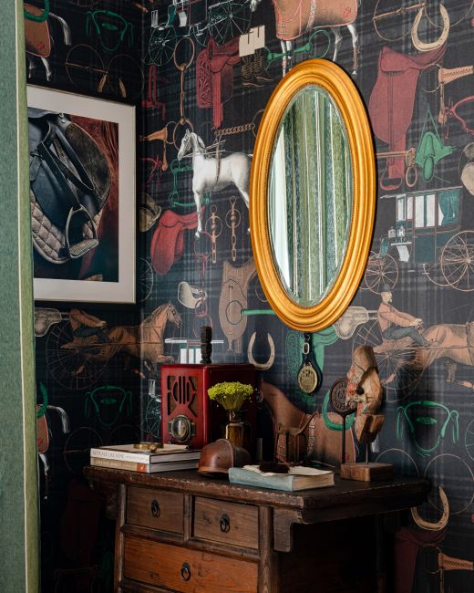 THE JOCKEY Faded Wallpaper