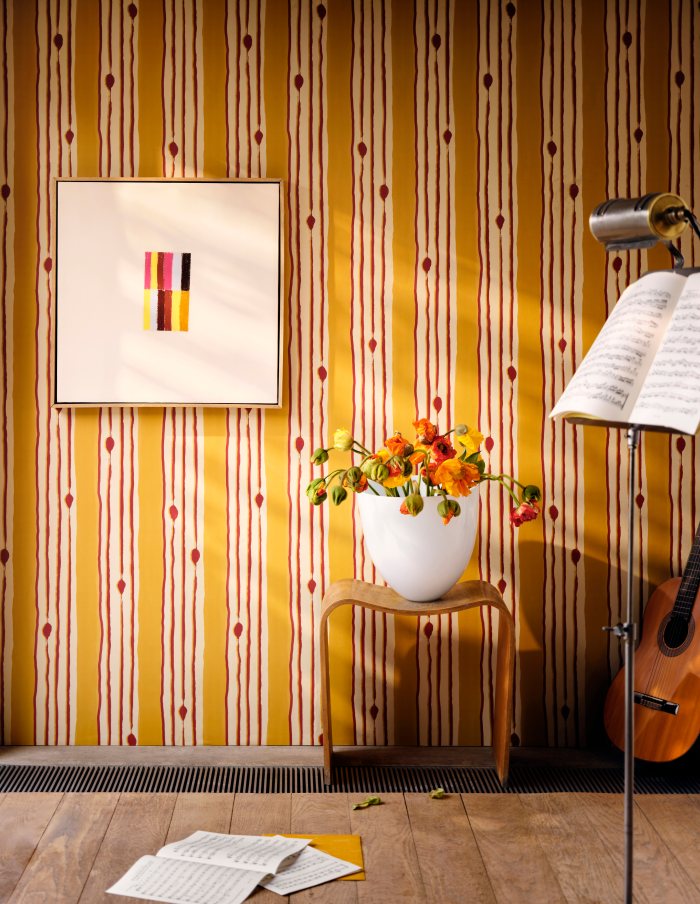 MINUANO striped wallpaper from the JAZZ LIVE collection, an example of pattern splicing
